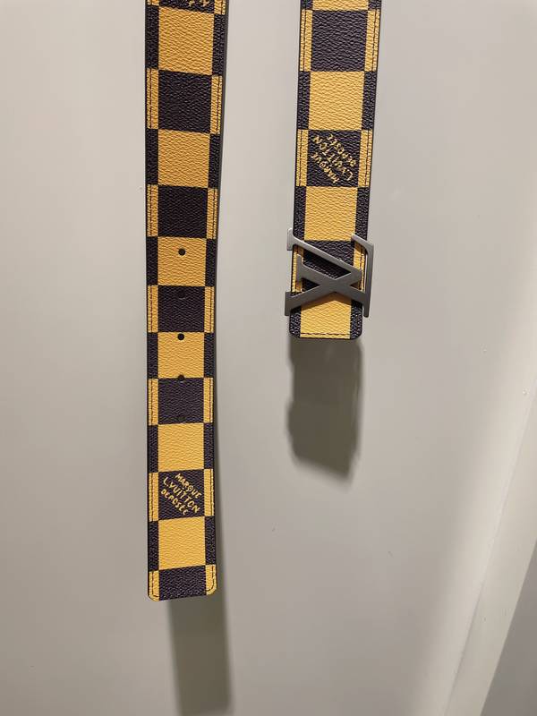 Louis Vuitton 40MM Belt LVB00335